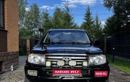 Toyota Land Cruiser 100 рестайлинг 2, 2006 год, 2 890 000 рублей, 2 фотография