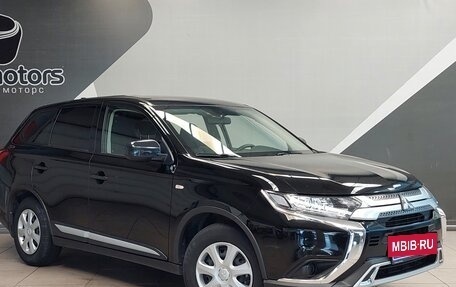 Mitsubishi Outlander III рестайлинг 3, 2020 год, 2 390 000 рублей, 6 фотография