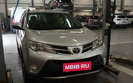 Toyota RAV4, 2015 год, 2 360 000 рублей, 2 фотография