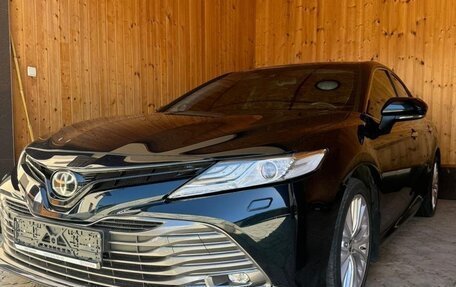 Toyota Camry, 2018 год, 3 100 000 рублей, 2 фотография