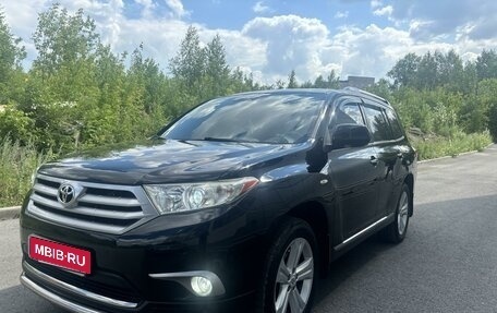 Toyota Highlander III, 2012 год, 2 690 000 рублей, 2 фотография