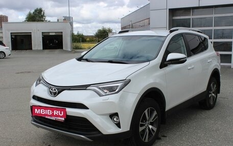 Toyota RAV4, 2018 год, 2 830 000 рублей, 2 фотография