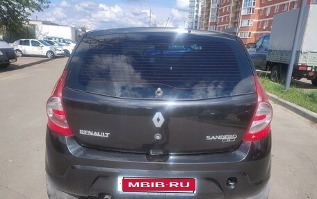 Renault Sandero I, 2013 год, 700 000 рублей, 2 фотография