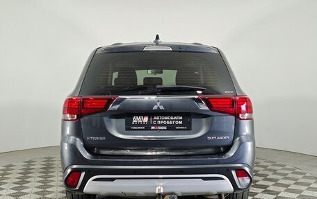 Mitsubishi Outlander III рестайлинг 3, 2018 год, 1 999 000 рублей, 6 фотография