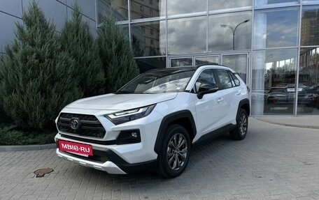 Toyota RAV4, 2024 год, 4 900 000 рублей, 3 фотография