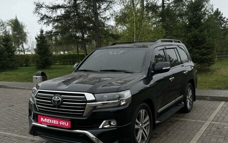 Toyota Land Cruiser 200, 2017 год, 8 200 000 рублей, 2 фотография