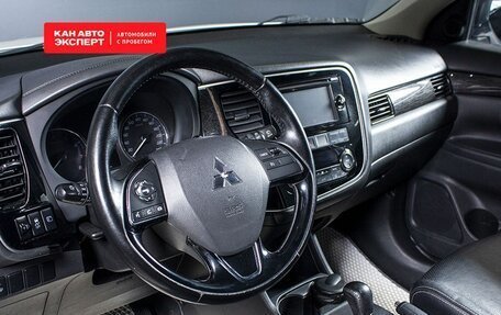 Mitsubishi Outlander III рестайлинг 3, 2016 год, 2 045 100 рублей, 5 фотография