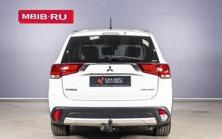 Mitsubishi Outlander III рестайлинг 3, 2016 год, 2 045 100 рублей, 10 фотография