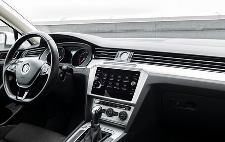 Volkswagen Passat B8 рестайлинг, 2019 год, 2 389 000 рублей, 12 фотография