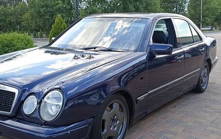 Mercedes-Benz E-Класс, 1996 год, 330 000 рублей, 3 фотография