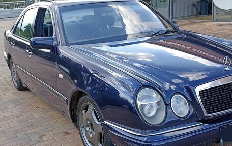 Mercedes-Benz E-Класс, 1996 год, 330 000 рублей, 4 фотография