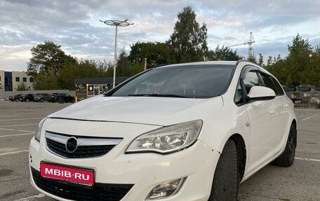 Opel Astra J, 2012 год, 570 000 рублей, 1 фотография