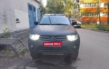 Mitsubishi Pajero Sport II рестайлинг, 2015 год, 1 950 000 рублей, 3 фотография