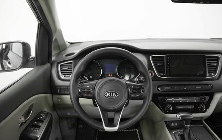 KIA Carnival III, 2017 год, 2 880 000 рублей, 6 фотография