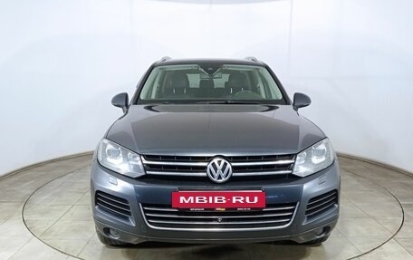 Volkswagen Touareg III, 2011 год, 1 940 000 рублей, 2 фотография