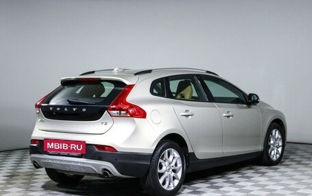 Volvo V40 Cross Country I, 2017 год, 2 100 000 рублей, 5 фотография