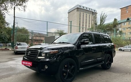 Toyota Land Cruiser 200, 2015 год, 4 950 000 рублей, 2 фотография