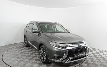 Mitsubishi Outlander III рестайлинг 3, 2021 год, 3 499 000 рублей, 3 фотография