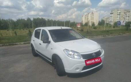 Renault Sandero I, 2013 год, 600 000 рублей, 2 фотография