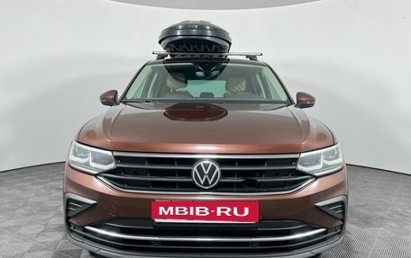 Volkswagen Tiguan II, 2021 год, 3 199 000 рублей, 2 фотография