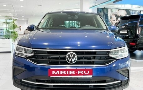 Volkswagen Tiguan II, 2021 год, 3 669 000 рублей, 2 фотография