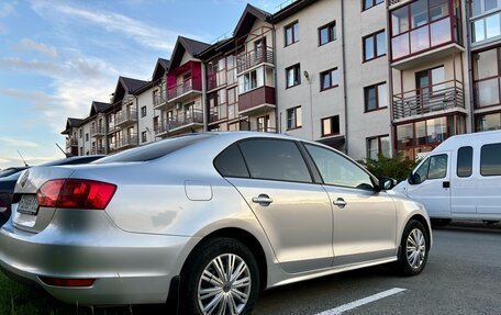 Volkswagen Jetta VI, 2013 год, 1 220 000 рублей, 2 фотография