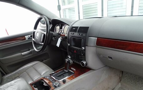 Volkswagen Touareg III, 2004 год, 900 000 рублей, 2 фотография