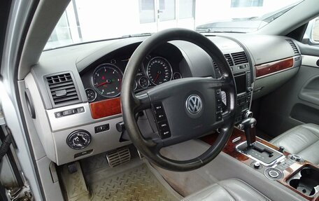 Volkswagen Touareg III, 2004 год, 900 000 рублей, 4 фотография