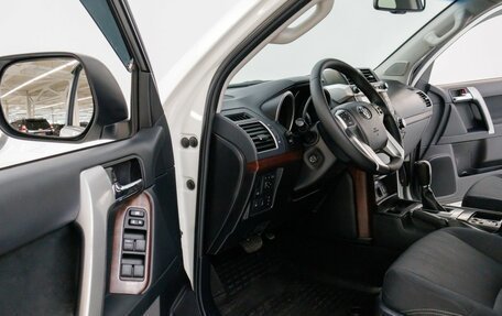 Toyota Land Cruiser Prado 150 рестайлинг 2, 2015 год, 3 895 000 рублей, 8 фотография