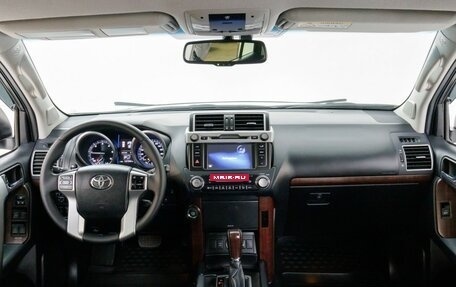 Toyota Land Cruiser Prado 150 рестайлинг 2, 2015 год, 3 895 000 рублей, 9 фотография