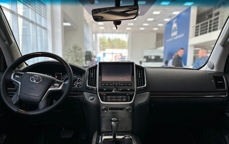 Toyota Land Cruiser 200, 2015 год, 5 800 000 рублей, 7 фотография