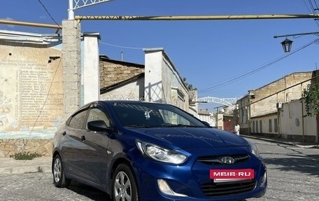 Hyundai Solaris II рестайлинг, 2011 год, 830 000 рублей, 2 фотография