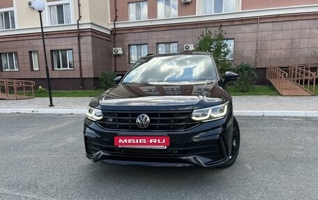 Volkswagen Tiguan II, 2021 год, 4 980 000 рублей, 2 фотография