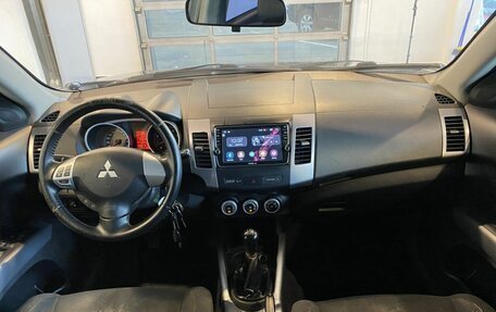 Mitsubishi Outlander III рестайлинг 3, 2008 год, 1 080 000 рублей, 9 фотография