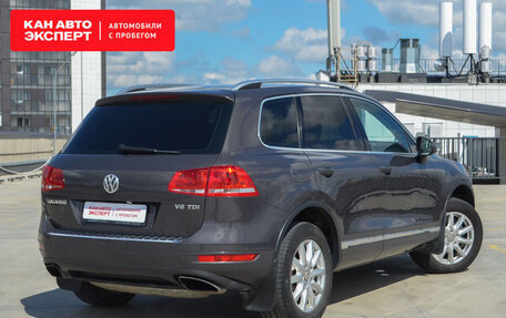 Volkswagen Touareg III, 2011 год, 2 015 987 рублей, 2 фотография