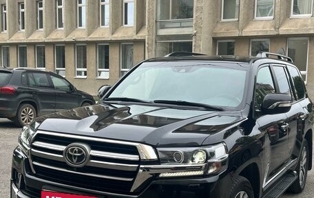 Toyota Land Cruiser 200, 2018 год, 7 800 000 рублей, 1 фотография