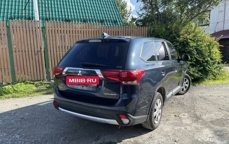 Mitsubishi Outlander III рестайлинг 3, 2017 год, 2 149 000 рублей, 3 фотография