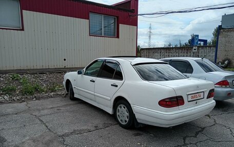 Mercedes-Benz E-Класс, 1996 год, 450 000 рублей, 2 фотография