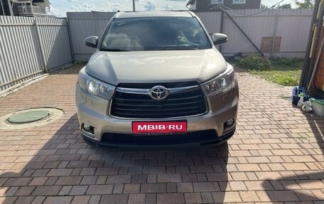 Toyota Highlander III, 2014 год, 3 700 000 рублей, 1 фотография