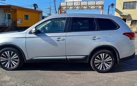 Mitsubishi Outlander III рестайлинг 3, 2019 год, 2 320 000 рублей, 5 фотография