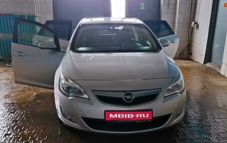 Opel Astra J, 2012 год, 700 000 рублей, 1 фотография