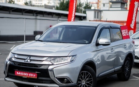 Mitsubishi Outlander III рестайлинг 3, 2015 год, 1 940 000 рублей, 1 фотография