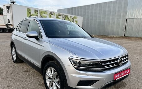 Volkswagen Tiguan II, 2017 год, 2 750 000 рублей, 2 фотография