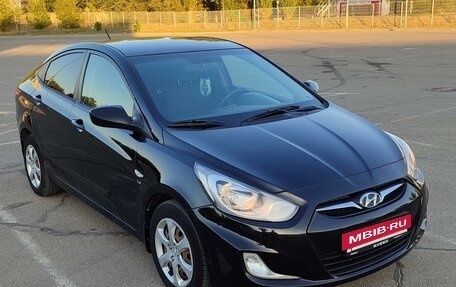 Hyundai Solaris II рестайлинг, 2012 год, 800 000 рублей, 2 фотография