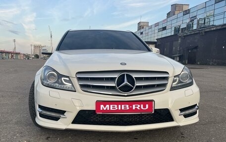 Mercedes-Benz C-Класс, 2011 год, 1 750 000 рублей, 1 фотография