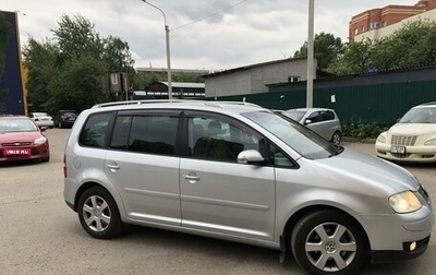 Volkswagen Touran III, 2004 год, 700 000 рублей, 1 фотография