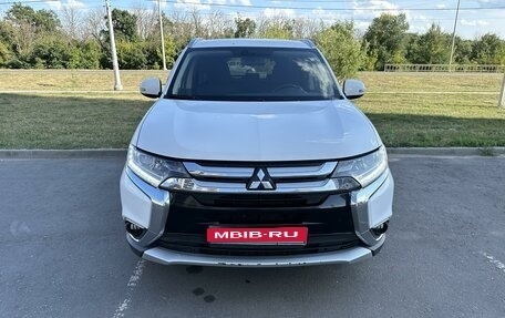 Mitsubishi Outlander III рестайлинг 3, 2015 год, 1 890 000 рублей, 1 фотография