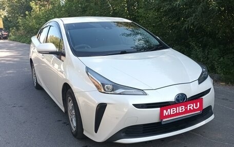 Toyota Prius IV XW50, 2019 год, 2 130 000 рублей, 4 фотография