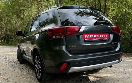 Mitsubishi Outlander III рестайлинг 3, 2015 год, 1 800 000 рублей, 3 фотография