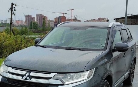 Mitsubishi Outlander III рестайлинг 3, 2015 год, 2 100 000 рублей, 1 фотография